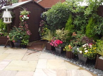 patio-with-flower-border